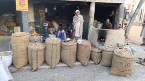 ریلوے روڈ چکوال پر بھنی ہوئی مونگ پھلی 