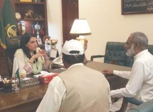 ڈپٹی کمشنر چکوال سارہ حیات عوام کے مسائل سن رہی ہیں